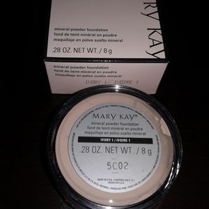 Mary Kay mineral powder foundation in ivory 1